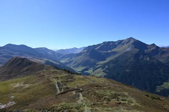 Blick in den Luager Graben von der Joel Spitze aus. Foto: 19.09.2025.